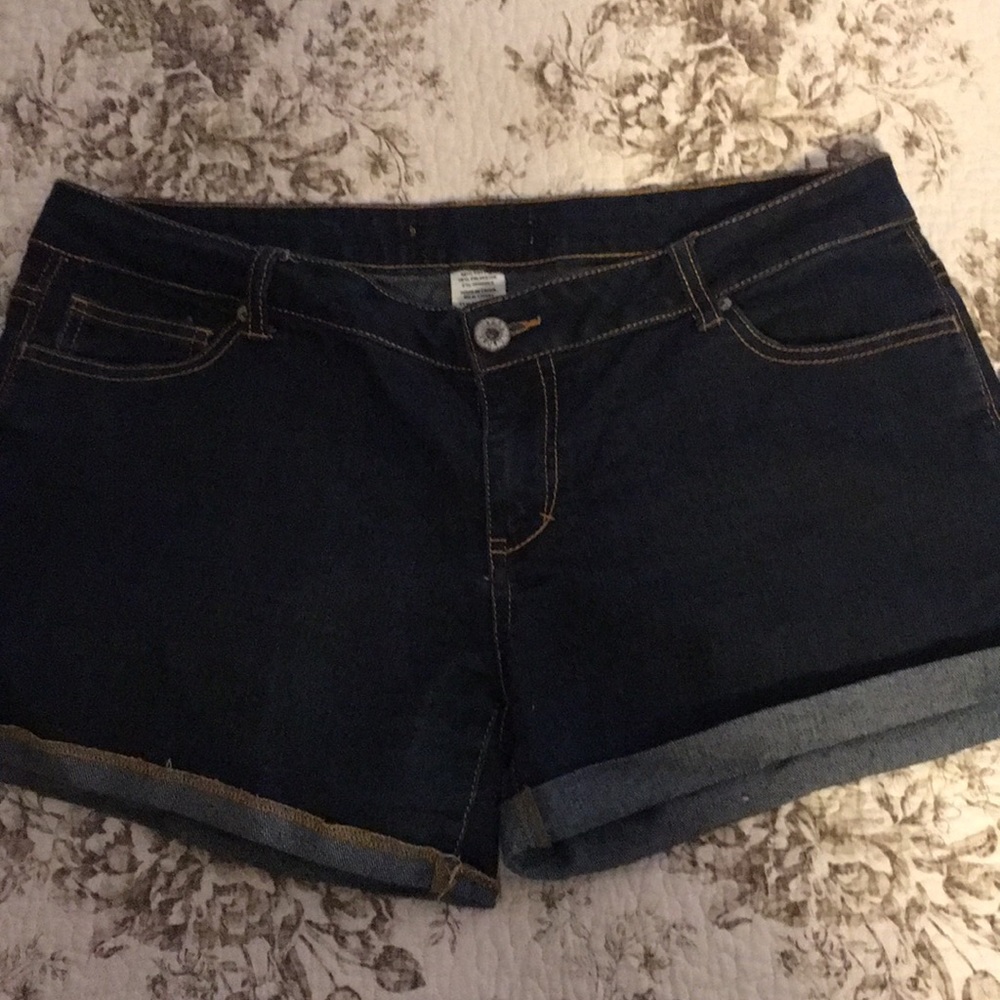 Dark stretch short size 13 juniors